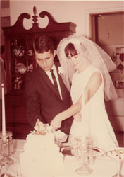 Carolyn and Larry cutting their wedding cake